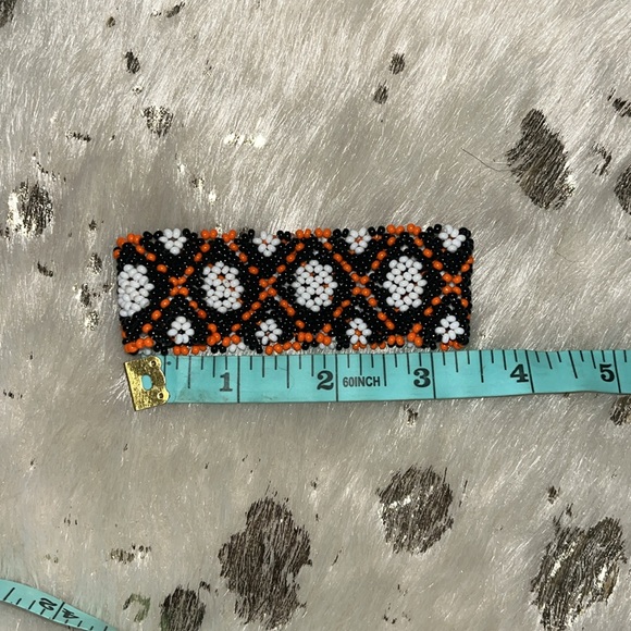 Black and orange beaded bracelet - Picture 4 of 5